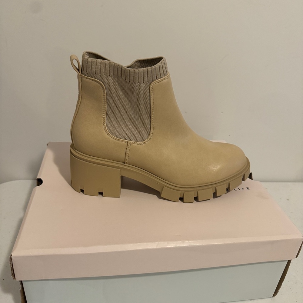 So Goods For Life Sugi Tan Boots Womens Size 9.5 Memory Foam Winter Fall Casual